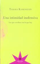 En un recorrido por la obra de autores como Washington Cucurto, Fernanda Laguna, Cecilia Pavón, Mariano Blatt, Féliz Bruzzone o Martín Gambarotta, Kamenszain desentraña la lógica de esa nueva intimidad “inofensiva” que no intenta profundizar los contenidos pero tampoco vaciarlos, en la que se opera como si ciertos con ictos culturales o conceptos –como los de militancia, memoria o testimonio en la obra de Félix Bruzzone, por ejemplo– hubieran sido superados y por lo tanto no existiese ya ninguna “voluntad r