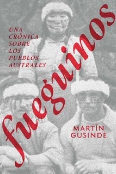 Las culturas Selk’nam, Yámana y Kawéskar, fueron borrada violentamente por la colonización europea. Hasta una libra inglesa ofrecían los colonos por la cabeza de cada indígena asesinado. Sus cráneos fueron enviados sistemáticamente al Museo de Antropología de Londres, de forma brutal y despiadada. En ese marco, las investigaciones y denuncias del antropólogo alemán, Martín Gusinde, constituyeron un aporte clave para la memoria de los pueblos exterminados. En sus escritos podemos acceder a un mundo cuya desa