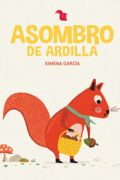 Ardilla mirando huellas sorprendida