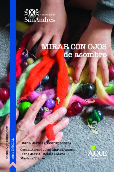 Este libro invita a saborear texturas, despertar los sentidos y desandar caminos para volver a empezar. Se hilvana y coordina cada uno de los lenguajes artístico-expresivos para ofrecer a los docentes experiencias que nutran y abonen una mirada sensible del mundo que rodea a los niños.  ¿Puede suceder otro Jardín de infantes? ¿Por dónde empezamos? ¿Cómo despertamos el asombro? Se plasma en palabras, imágenes, sonidos y sentidos, una mirada que incluye diferentes propuestas para acompañar a los docentes. Cad