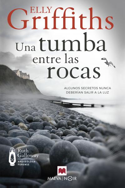 una tumba entre las rocas